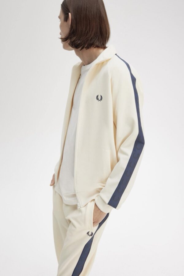 FRED PERRY Cjaqueta "CONTRAST TAPE TRACK JACKET"color crudo