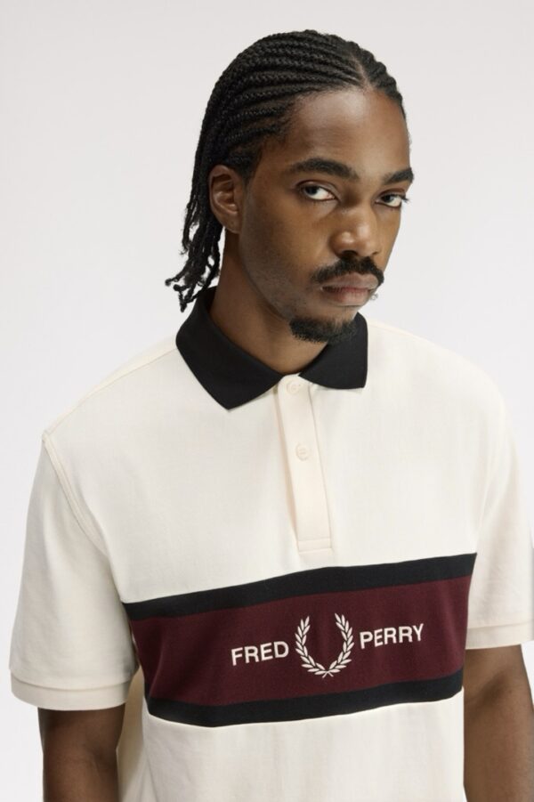 FRED PERRYPolo"Con panel bordado"color crudo