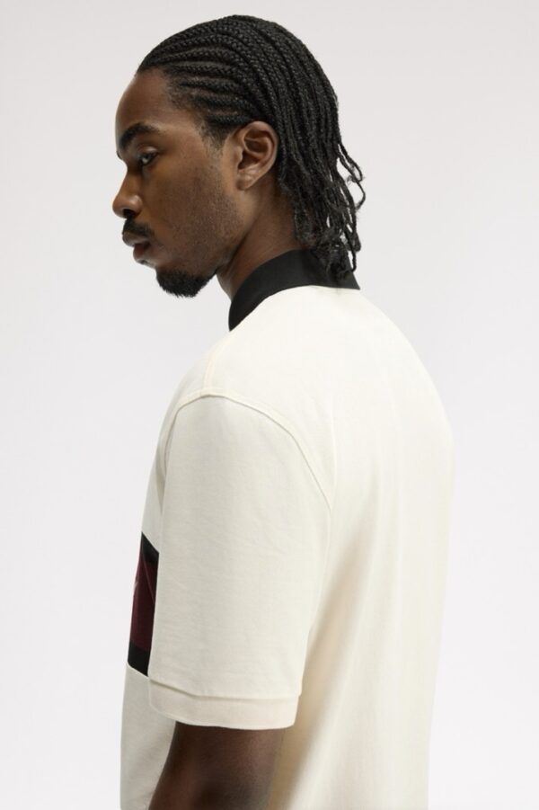 FRED PERRYPolo"Con panel bordado"color crudo