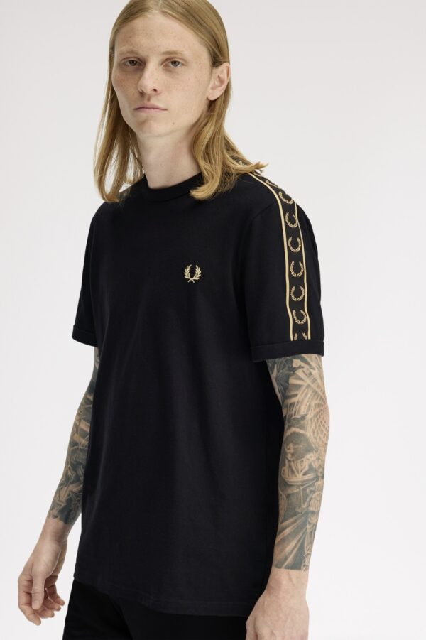 FRED PERRYCamiseta"CONTRAST TAPE RINGER T-SHIRT"color negro
