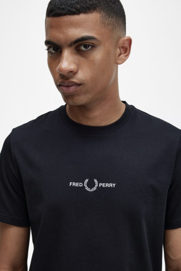 FRED PERRYCamiseta"Embroidered"color negro