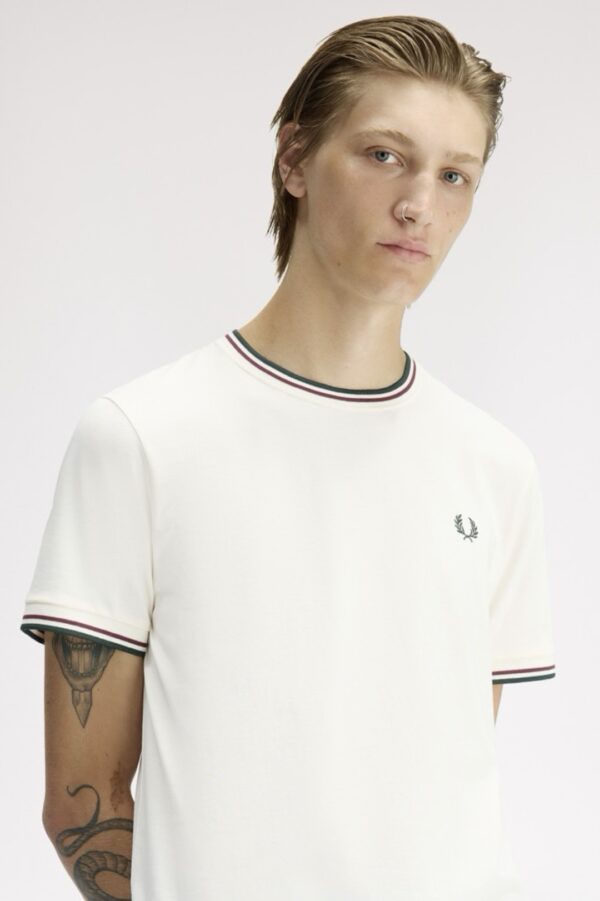 FRED PERRYCamiseta"TWIN TIPPED T-SHIRT"color crudo