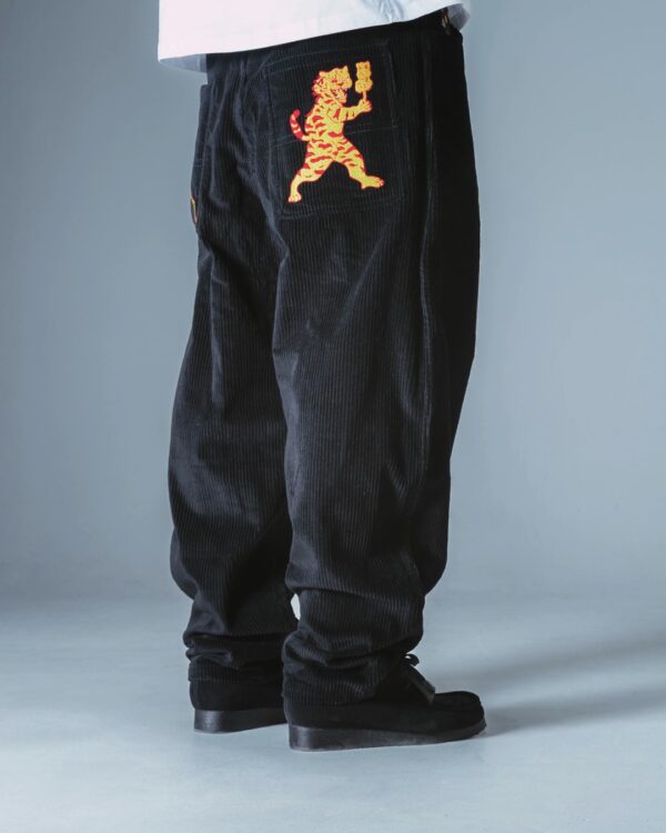 JACKERPantalon"Baiju Corduroy Baggy"color negro
