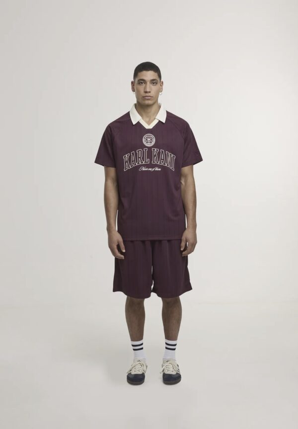 KARL KANICamiseta"Heritage Emblem Shadow Pinstripe Soccer Jersey"color rojo