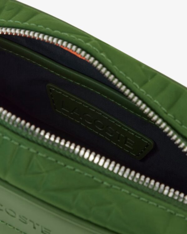 LACOSTEBolso"The Blend small reporter bag in embossed"color verde