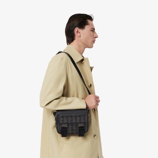 LACOSTEBolso"The Blend zipped messenger bag"color negro