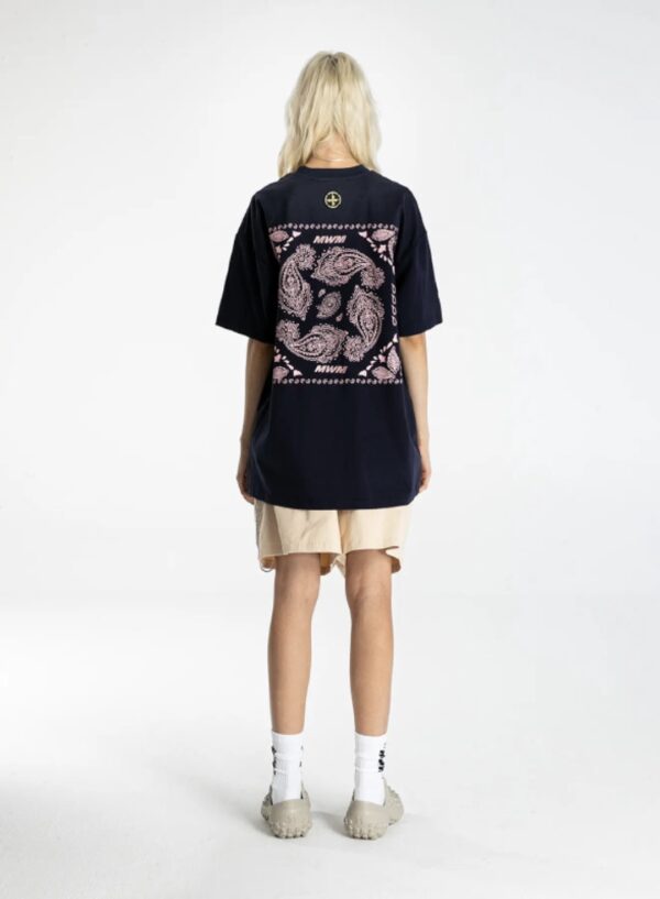 MOD WAVE MOVEMENTCamiseta"Embroidered Bandana Pocket Tee"color marino