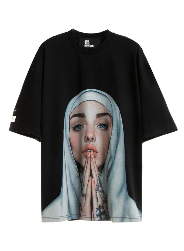 MOD WAVE MOVEMENTCamiseta"Faces Print Ultra-Oversized Tee"color negro