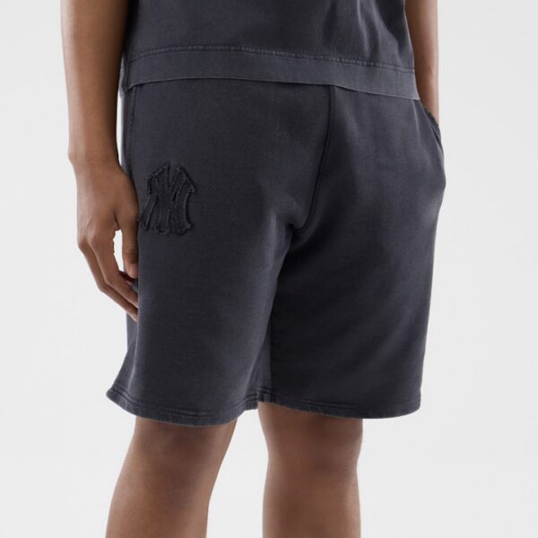 NEW ERABermudas"MLB WASHED SHORT NEYYAN BLK"color negro