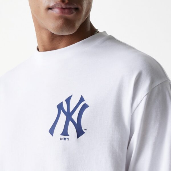 NEW ERACamiseta"MLB FOOD GRPHC OS TEE NEYYAN WHI"color blanco