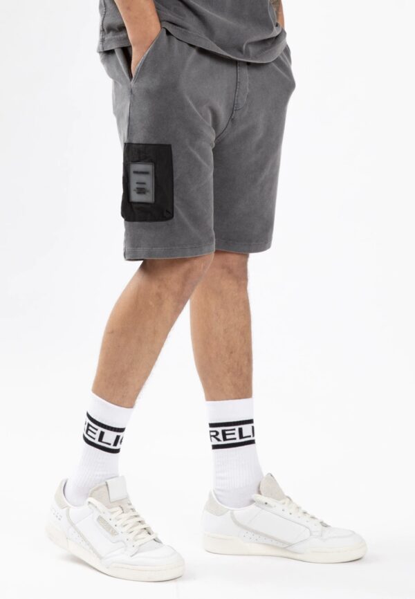 RELIGION Bermuda " Recruit " color gris lavado