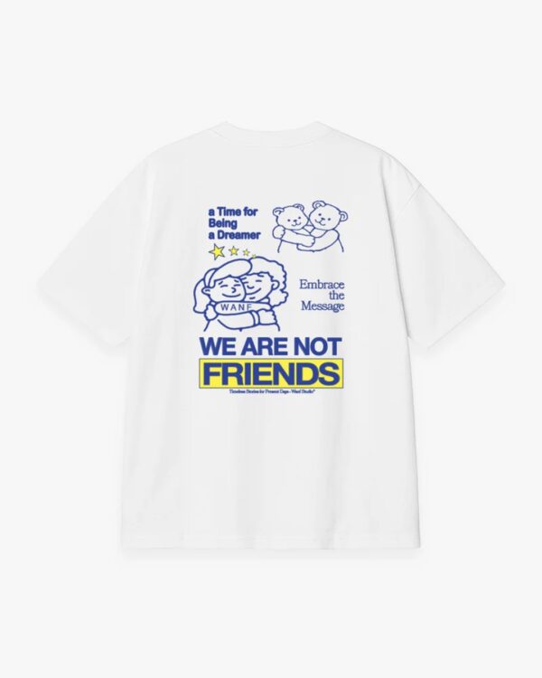 WE ARE NOT FRIENDSCamiseta"Embrace Friends Boxy T-Shirt"color blanco