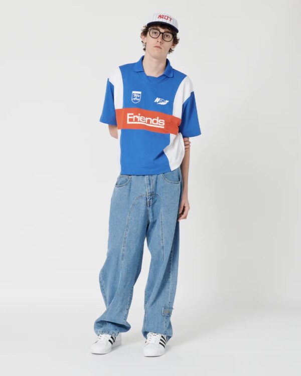 WE ARE NOT FRIENDSCamiseta"Fair Play Boxy T-Shirt"color azul