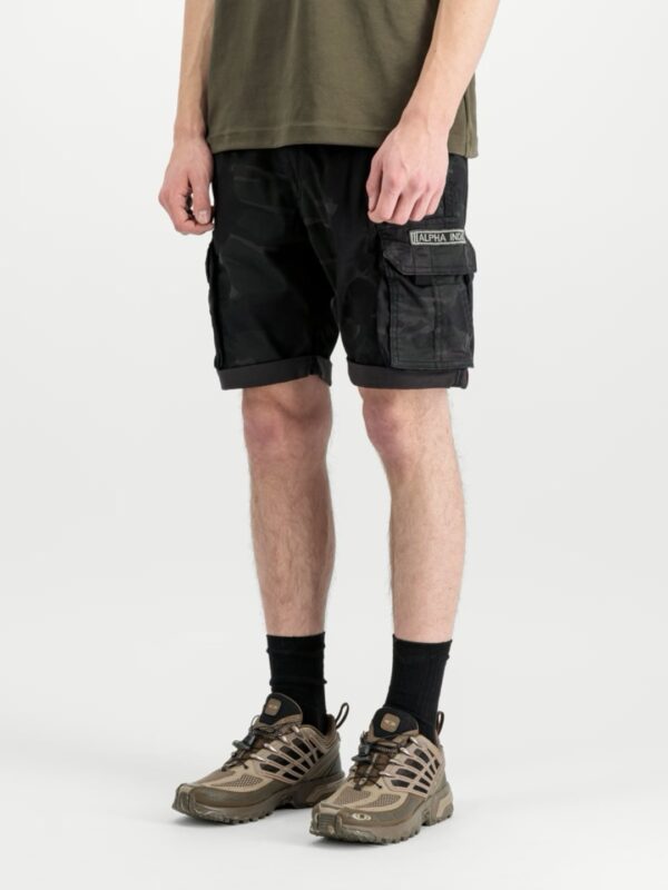 ALPHA INDUSTRIESBermuda"Camo Crew Short"negro camuflage