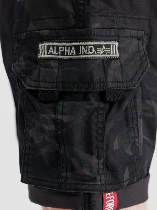 ALPHA INDUSTRIESBermuda"Camo Crew Short"negro camuflage