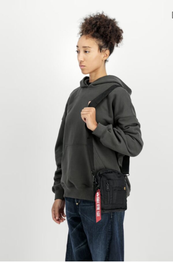 ALPHA INDUSTRIESBolso"Crew Camo Carry Bag"camuflage negro