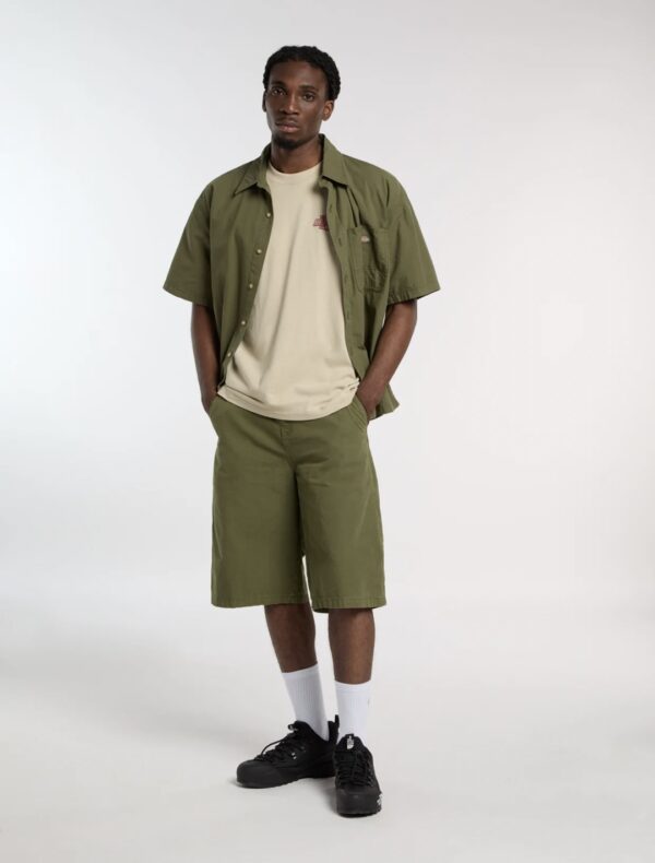 DIKIESBermudas"VERNAL 13 INCH LOOSE SHORTS"color verde