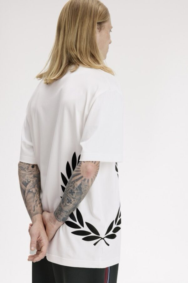 FRED PERRYCamiseta"Con logotipo laurel"color blanco