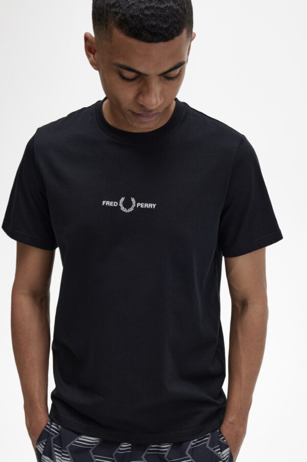 FRED PERRYCamiseta"Embroidered"color negro