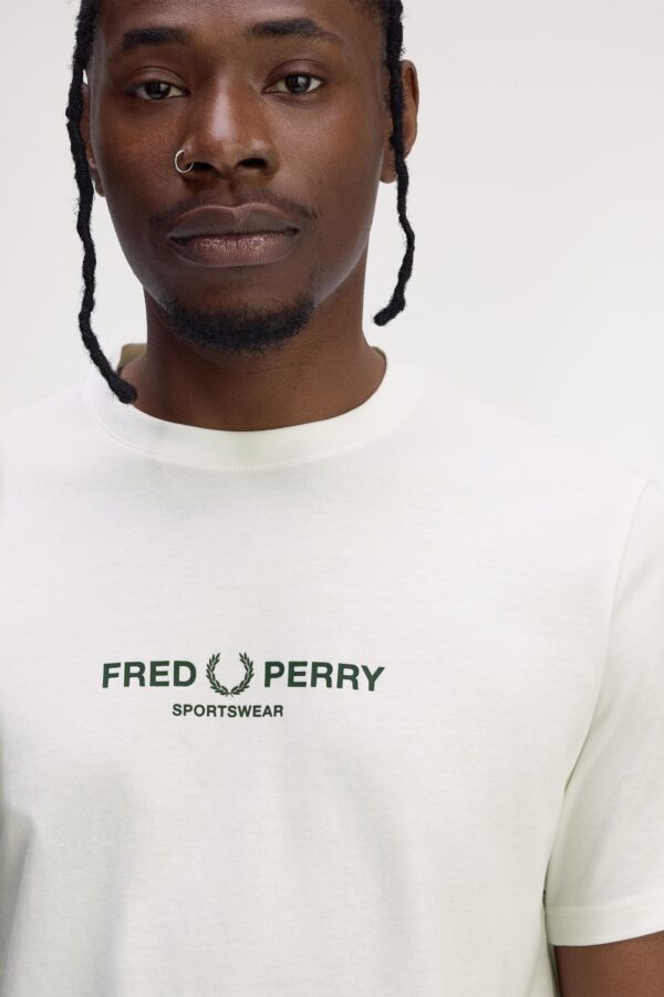 FRED PERRYCamiseta"FRED PERRY SPORTSWEAR T-SHIRT"color crudo