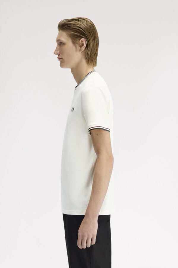 FRED PERRYCamiseta"TWIN TIPPED T-SHIRT"color crudo
