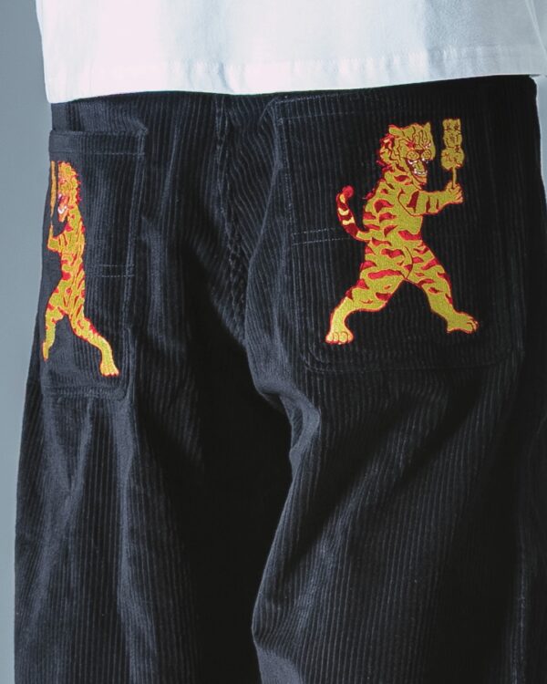 JACKERPantalon"Baiju Corduroy Baggy"color negro