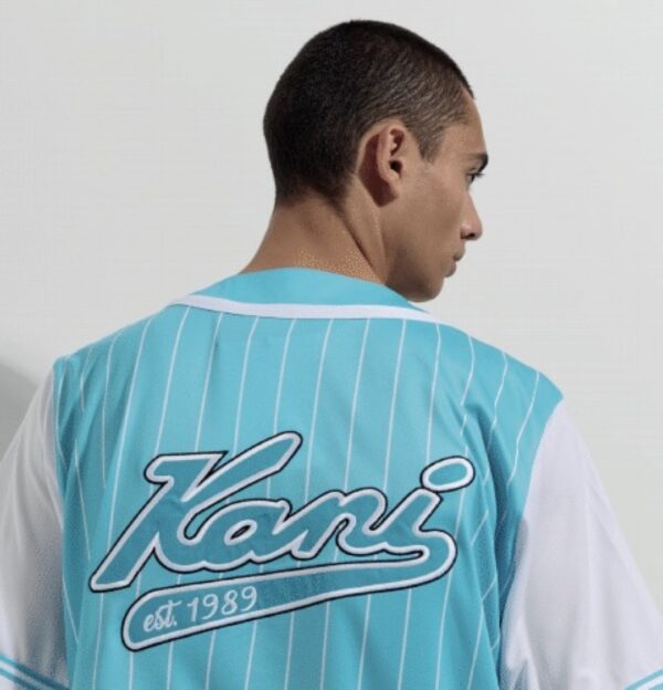 KARL KANI Camisa " Varsity Block Pinstripe " color azul