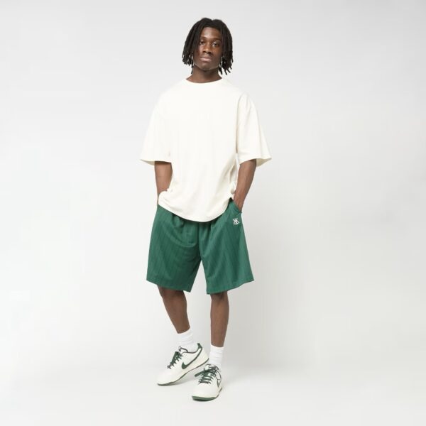 KARL KANIBermudas"KK Insignia Shadow Pinstripe Soccer Shorts"color verde