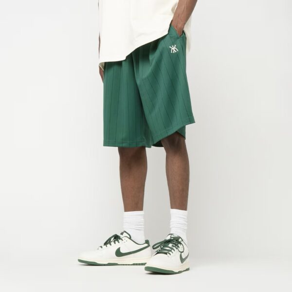 KARL KANIBermudas"KK Insignia Shadow Pinstripe Soccer Shorts"color verde