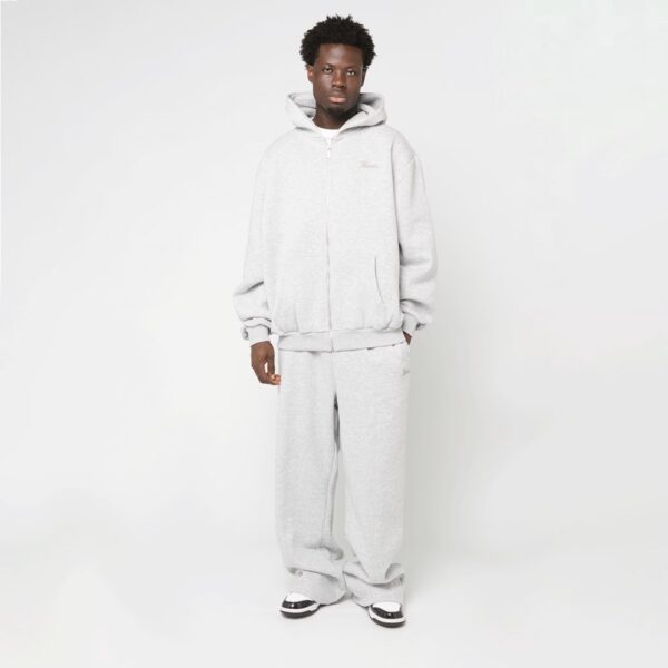 KARL KANIPantalon"Kani Script Straight Leg Sweatpants"color gris