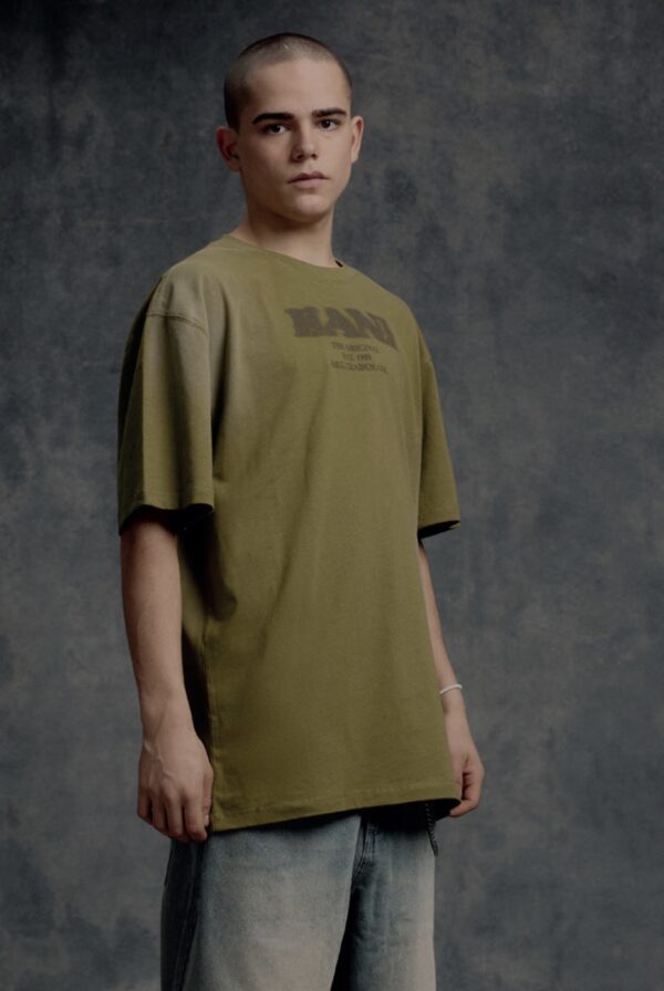 KARL KANI Camiseta " Retro Sprayed Tee olive " color verde