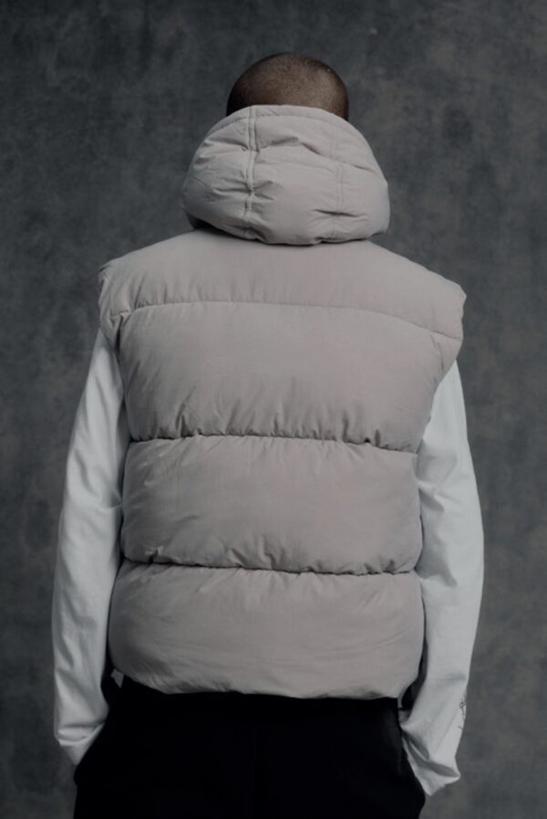 KARL KANI Chaleco " Small Signature Puffer Vest light grey " color gris