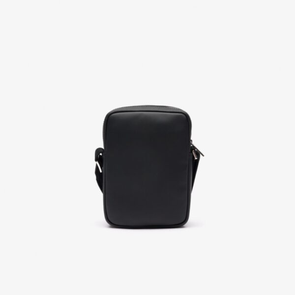 LACOSTEBolso"Classic vertical camera bag"color negro