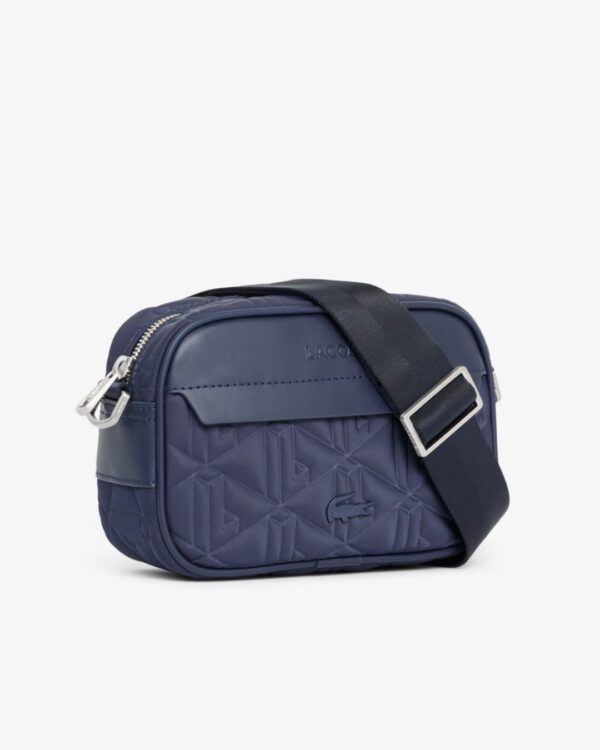 LACOSTEBolso"The Blend small reporter bag in embossed"color marino