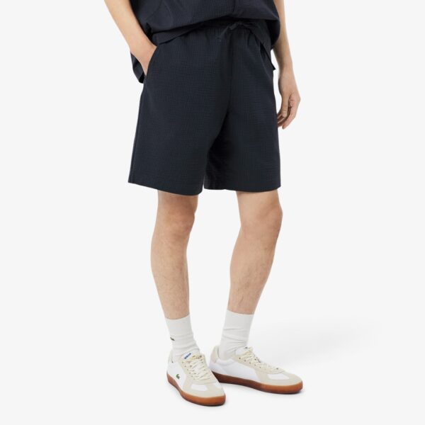 LACOSTEBermudas"Relaxed Fit Waffle Texture Shorts"color negro