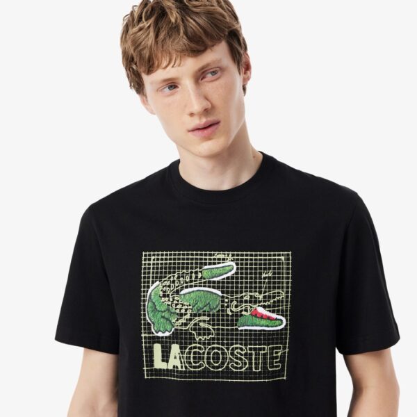 LACOSTECamiseta"Classic Fit Printed Cotton T-shirt"color negro