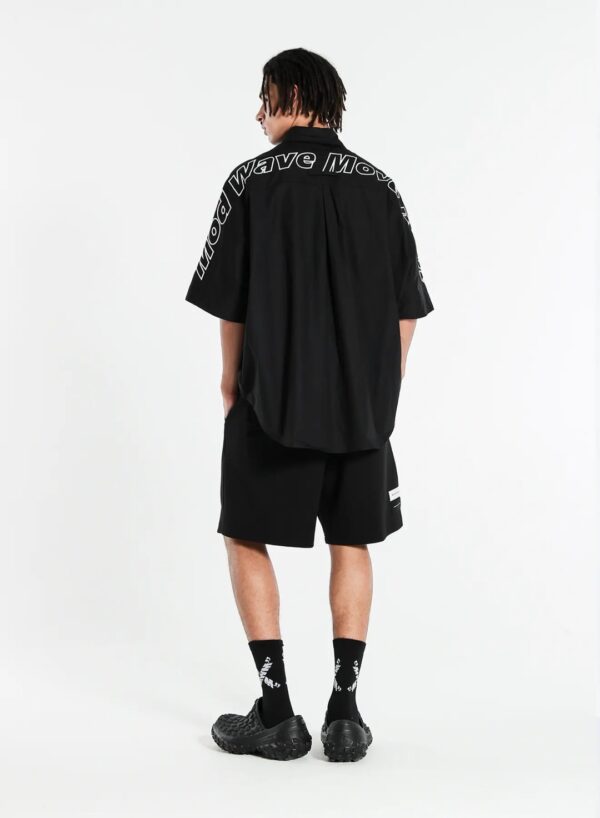 MOD WAVE MOVEMENTCamisa"Oversize Asian Shirt Roll-Up Sleeves"color negro