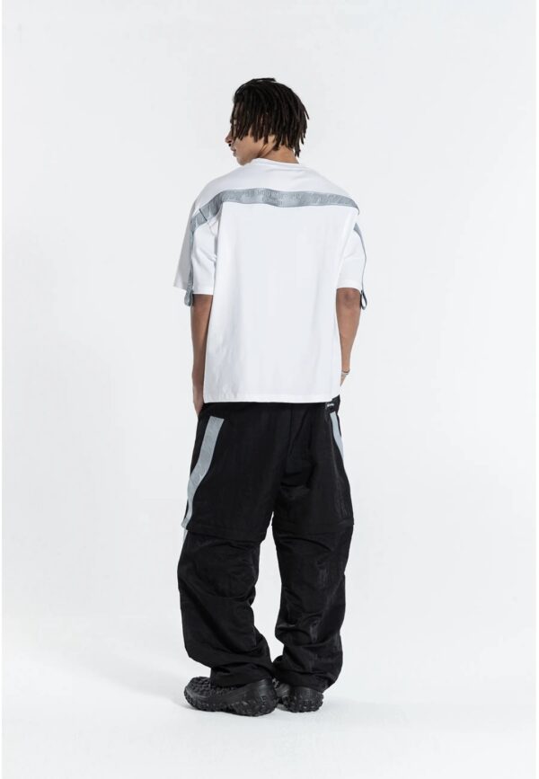 MOD WAVE MOVEMENTCamiseta"Metal Tape Detail Regular Fit Tee"color blanco