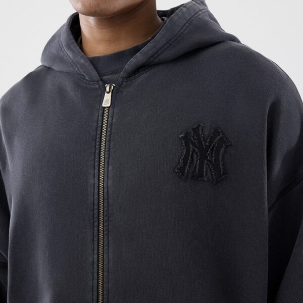 NEW ERASudadera cremallera"MLB WASHED FZ HOODIE NEYYAN BLK"color negro