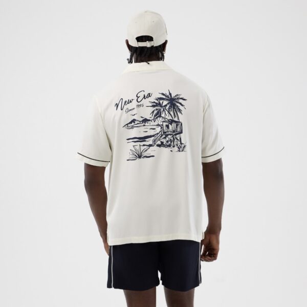 NEW ERACamisa"NE GRPHC REVERE SHIRT NEWERA OFW"color blanco roto