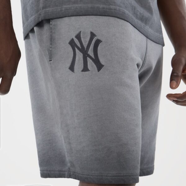 NEW ERABermudas"MLB WASHED LOGO SHORT NEYYAN BLK"color negro lavado