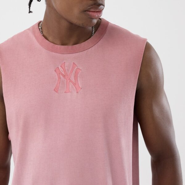 NEW ERACamiseta tirantes"MLB WASHED LOGO SLVLSS TEE NEYYAN PKR"color rosa