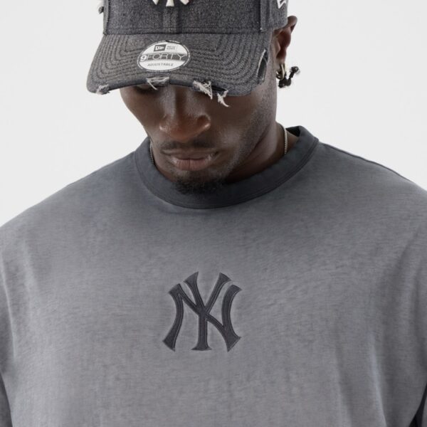 NEW ERACamiseta"MLB WASHED LOGO TEE NEYYAN BLK"color negro lavado