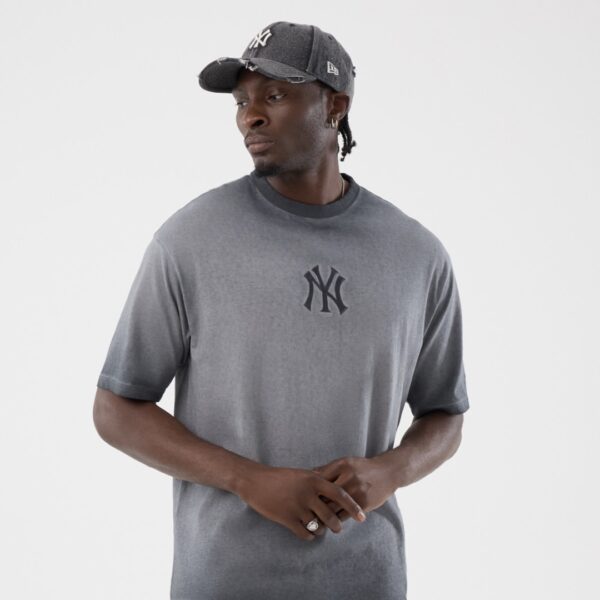 NEW ERACamiseta"MLB WASHED LOGO TEE NEYYAN BLK"color negro lavado