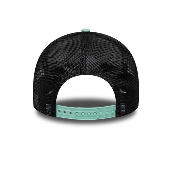 NEW ERAGorra"NE LOCATION PATCH TRUCKER NEWERA GRC"color verde