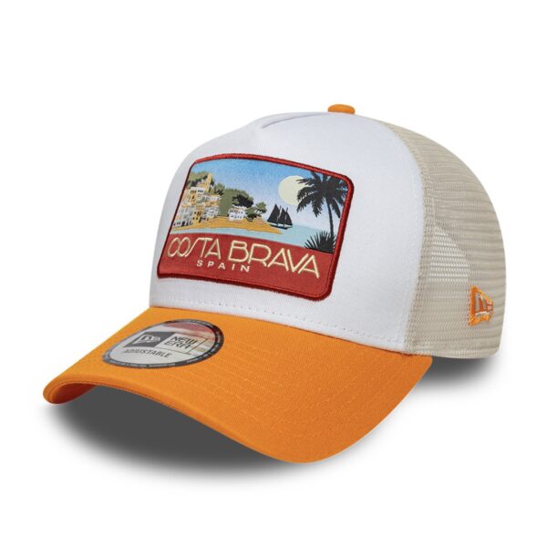 NEW ERAGorra"NE LOCATION PATCH TRUCKER NEWERA TNO"color naranja