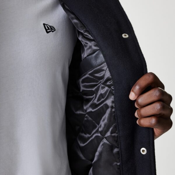 NEW ERAChaqueta"NE HOODED VRSTY JCKT NEWERA BLK"color negro