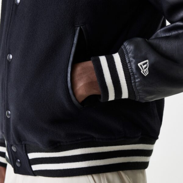 NEW ERAChaqueta"NE HOODED VRSTY JCKT NEWERA BLK"color negro