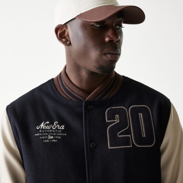 NEW ERAChaqueta"NE VARSITY JCKT NEWERA BLK"color negro