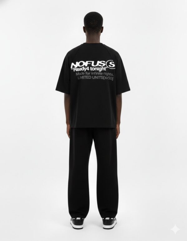 NOFUSSCamiseta"Tonight Cropped Tee"color negro